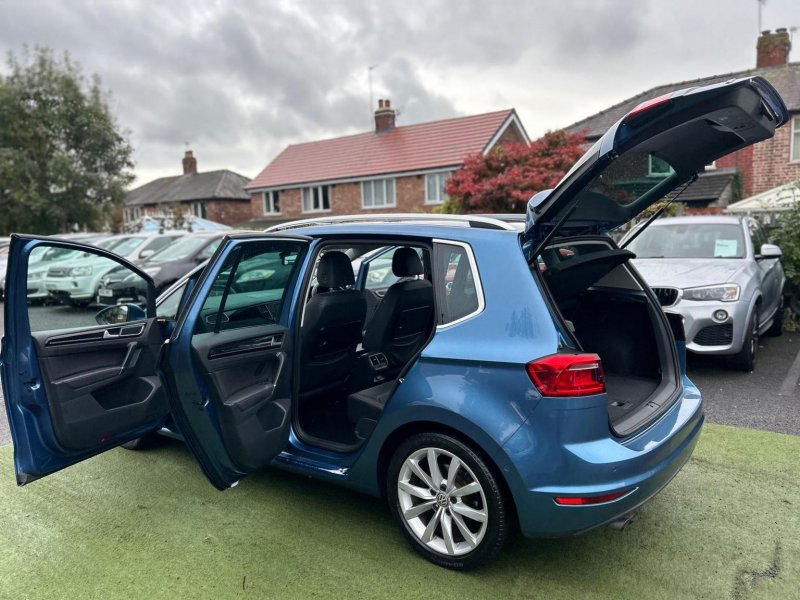 VOLKSWAGEN GOLF SV