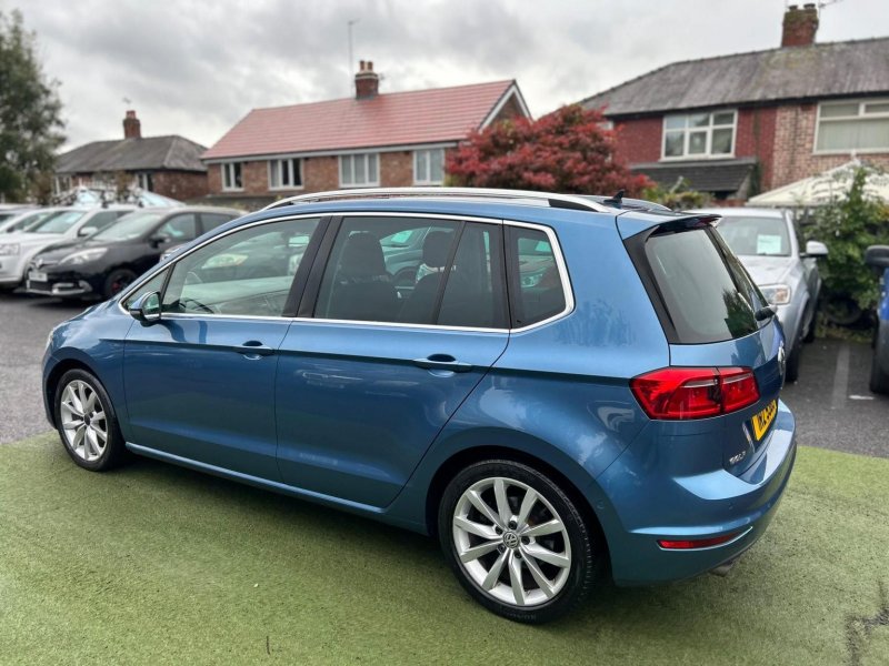 VOLKSWAGEN GOLF SV
