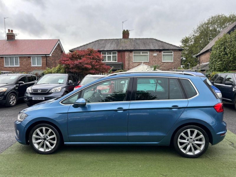 VOLKSWAGEN GOLF SV