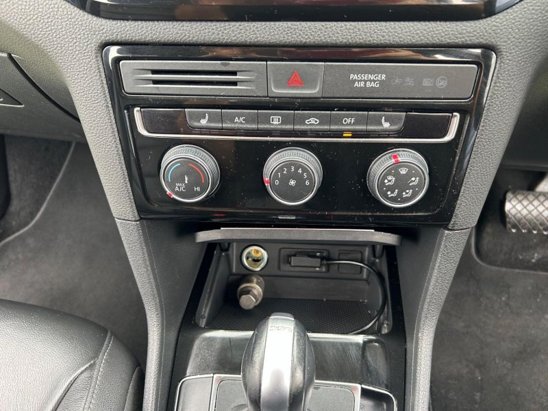 VOLKSWAGEN GOLF SV