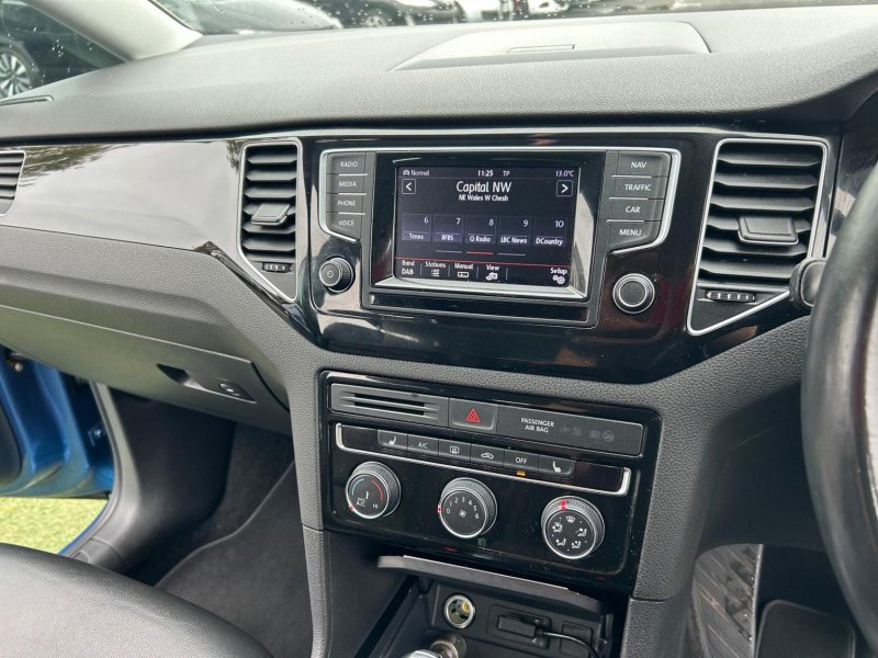 VOLKSWAGEN GOLF SV