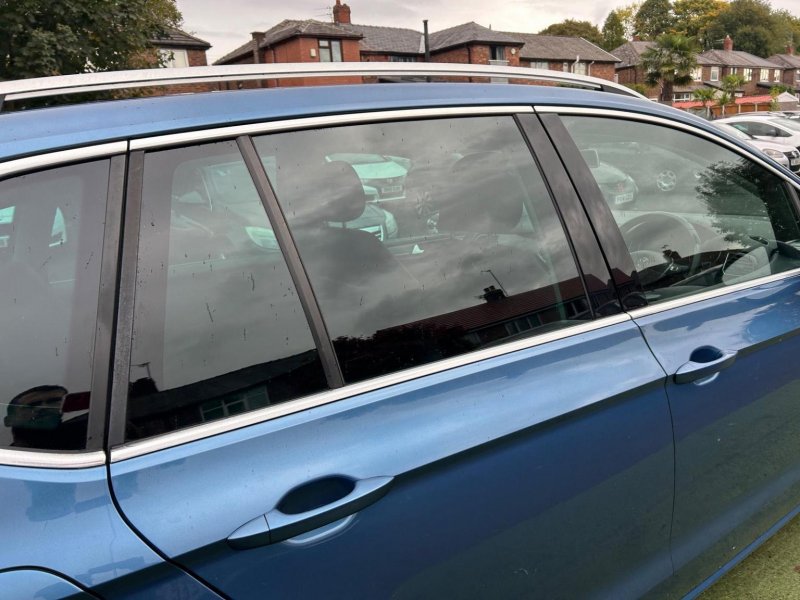 VOLKSWAGEN GOLF SV