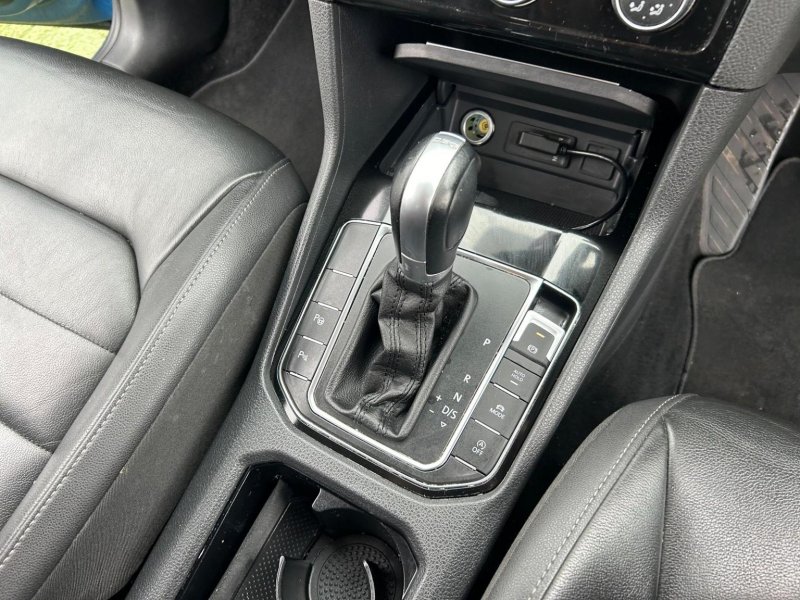 VOLKSWAGEN GOLF SV