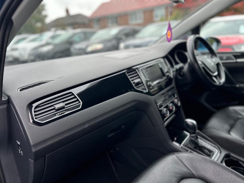 VOLKSWAGEN GOLF SV