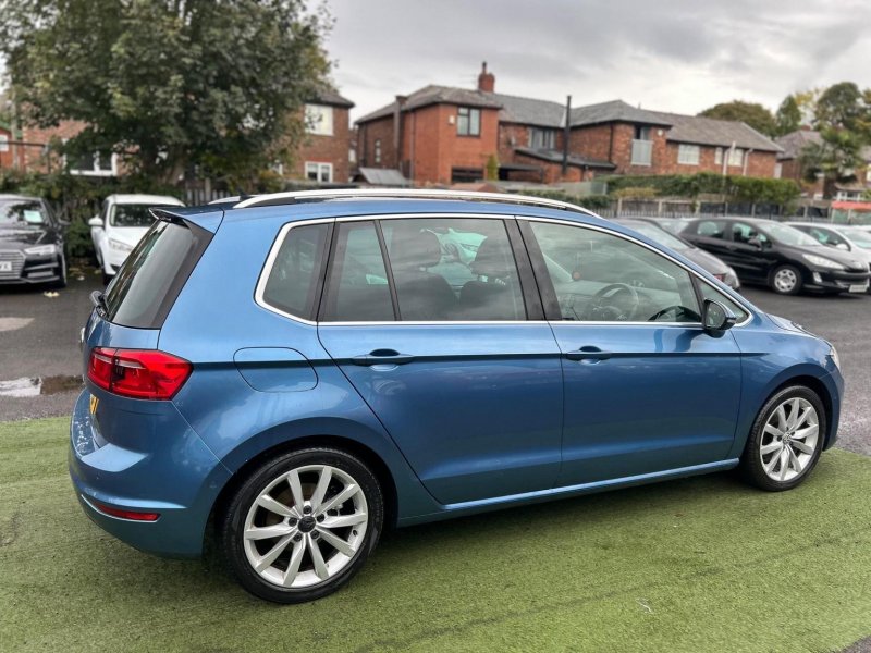 VOLKSWAGEN GOLF SV
