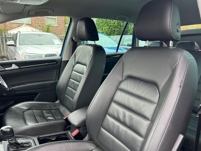 VOLKSWAGEN GOLF SV