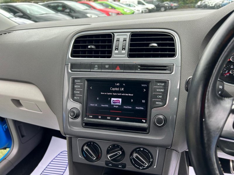 VOLKSWAGEN POLO