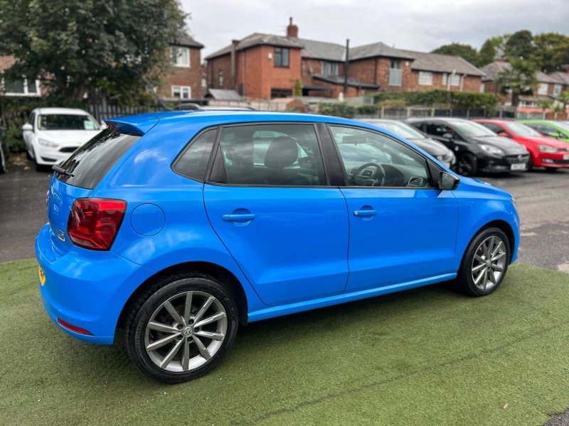 VOLKSWAGEN POLO