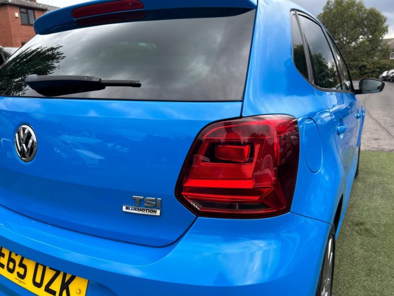 VOLKSWAGEN POLO