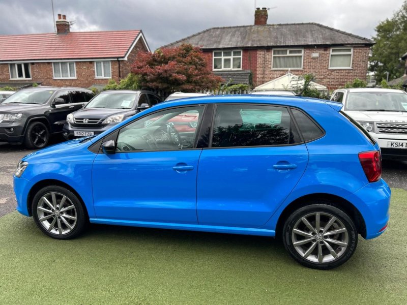 VOLKSWAGEN POLO