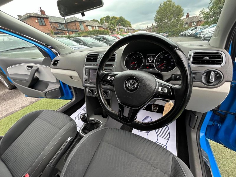 VOLKSWAGEN POLO