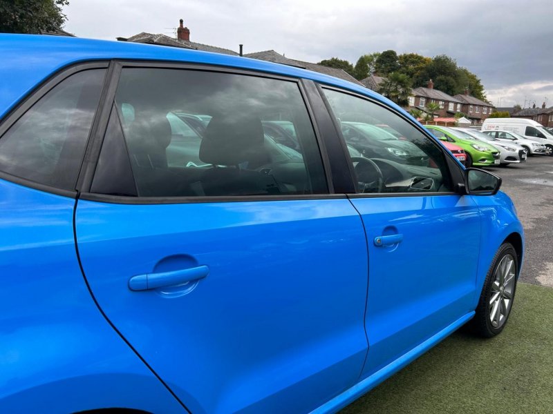 VOLKSWAGEN POLO