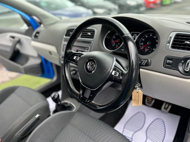 VOLKSWAGEN POLO