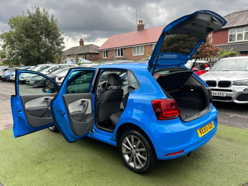 VOLKSWAGEN POLO