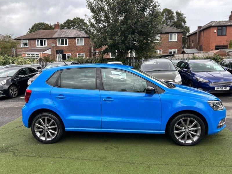 VOLKSWAGEN POLO
