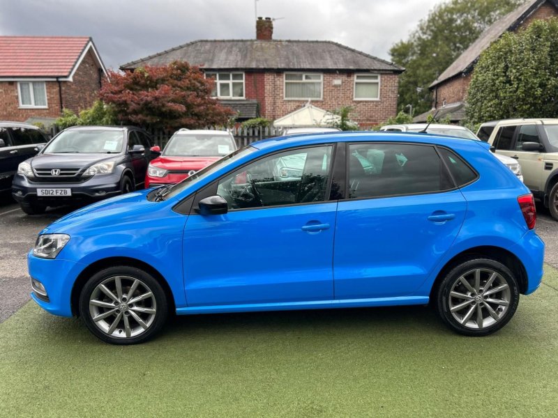 VOLKSWAGEN POLO
