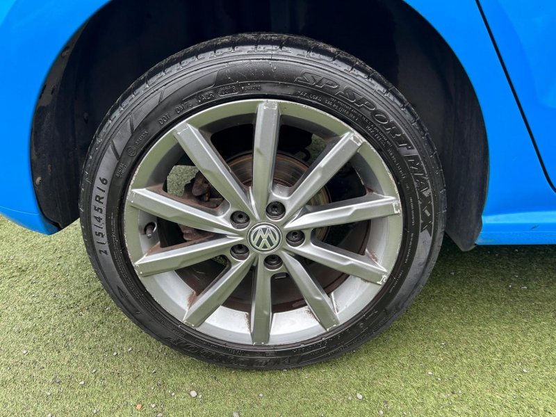 VOLKSWAGEN POLO