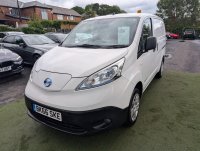 NISSAN E-NV200