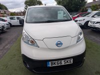 NISSAN E-NV200