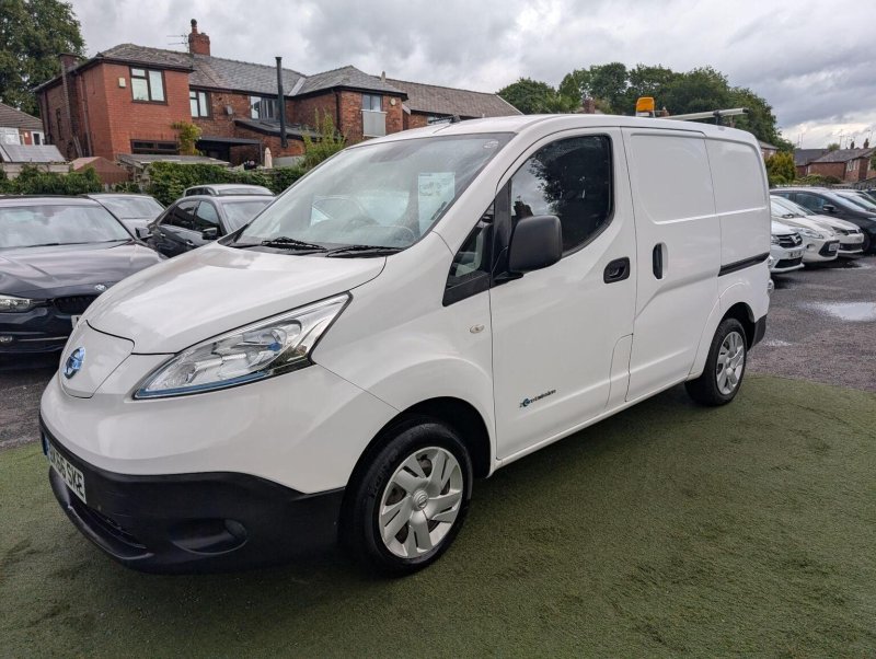 NISSAN E-NV200