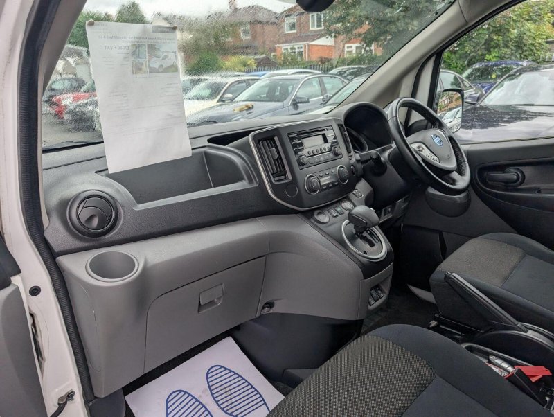 NISSAN E-NV200