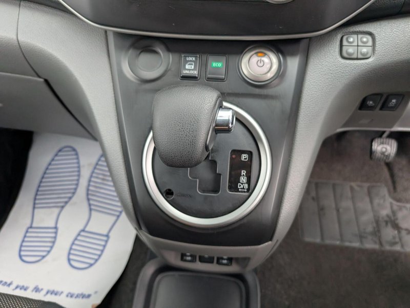 NISSAN E-NV200