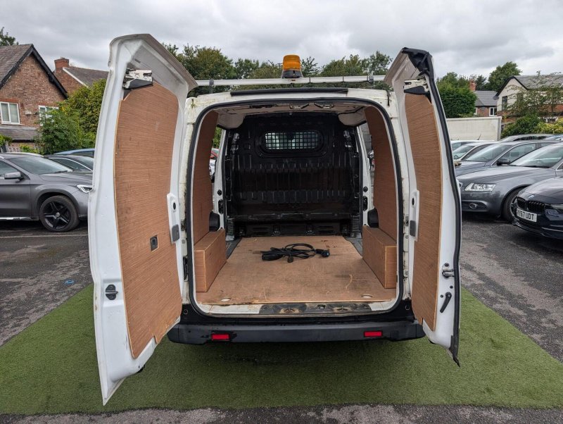 NISSAN E-NV200