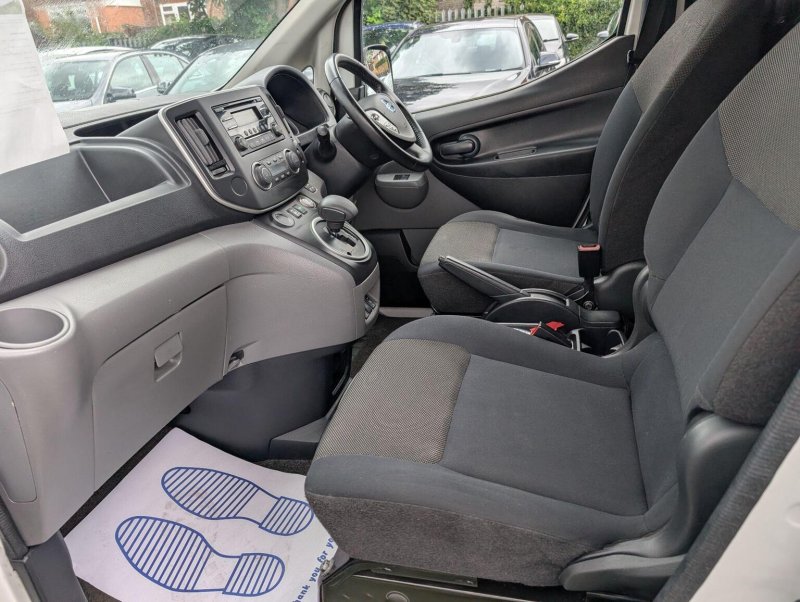 NISSAN E-NV200