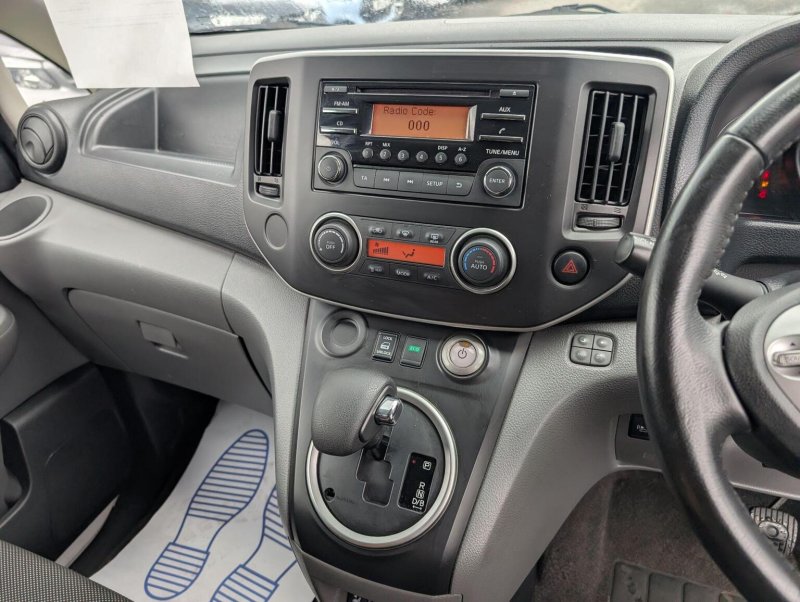NISSAN E-NV200