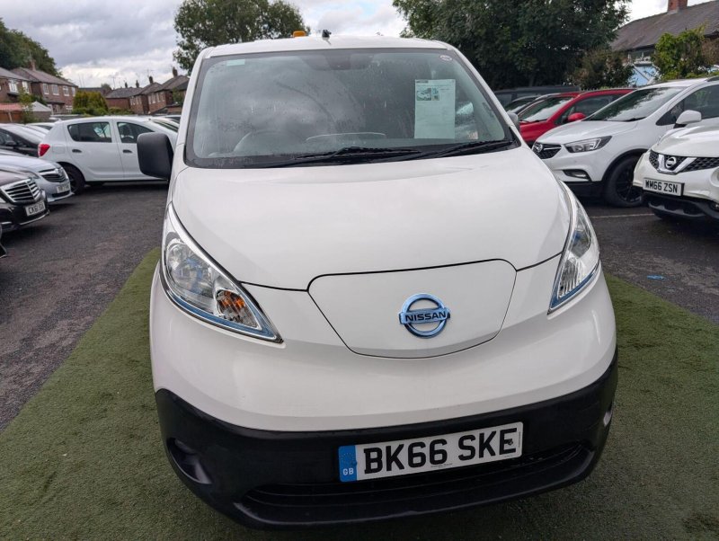 NISSAN E-NV200