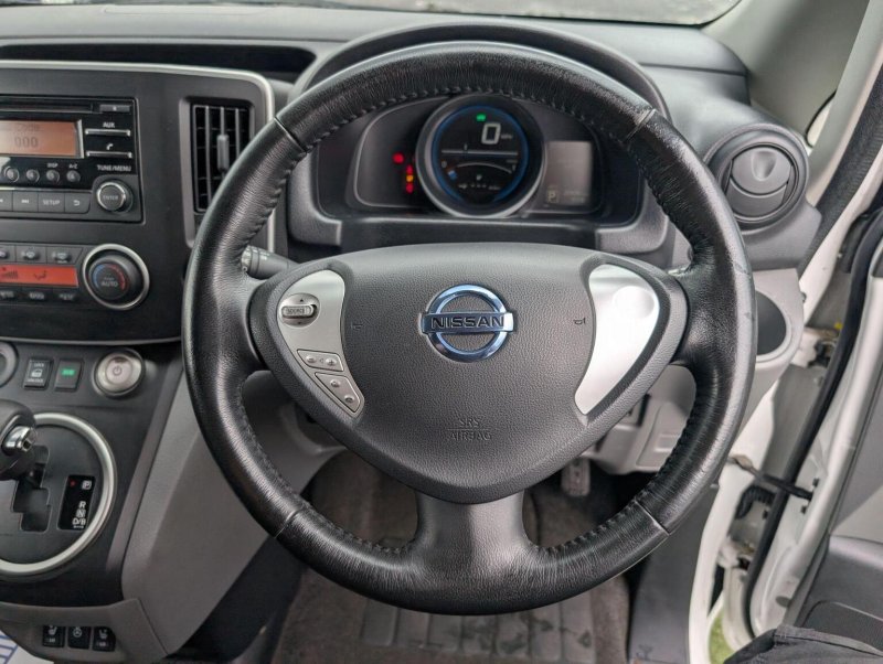 NISSAN E-NV200