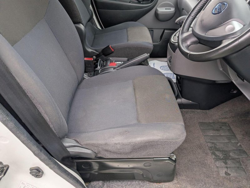 NISSAN E-NV200