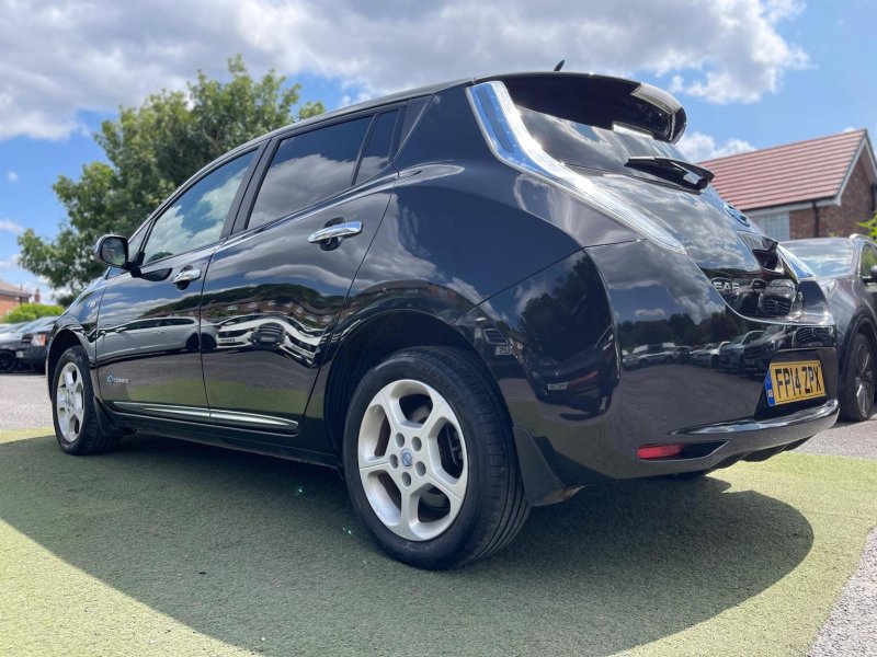NISSAN LEAF