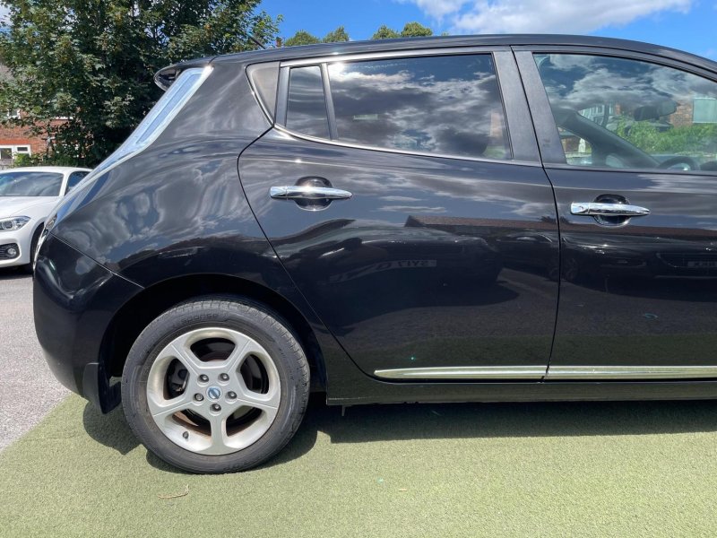 NISSAN LEAF