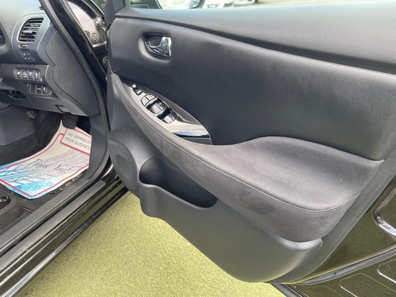 NISSAN LEAF