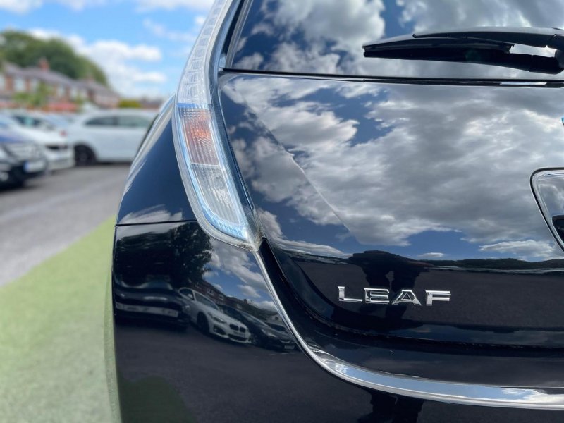 NISSAN LEAF